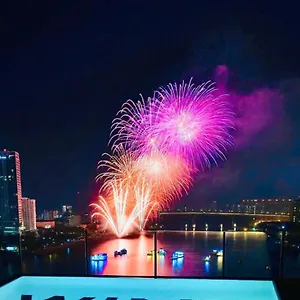 5* ホテル Wink Icon Riverside - Luxury - 24hrs & Rooftop Pool Bar