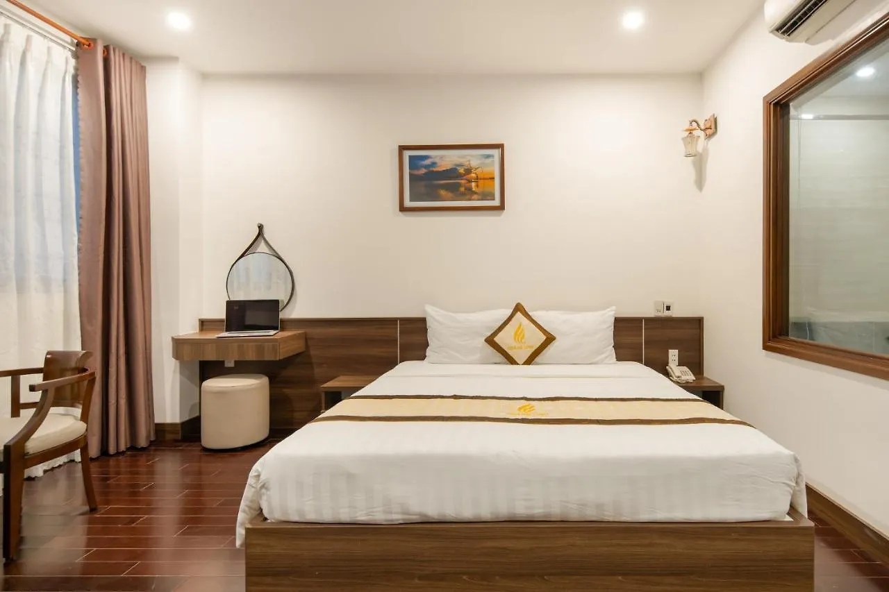 Hoang Linh Riverfront Hotel Danang 2*,